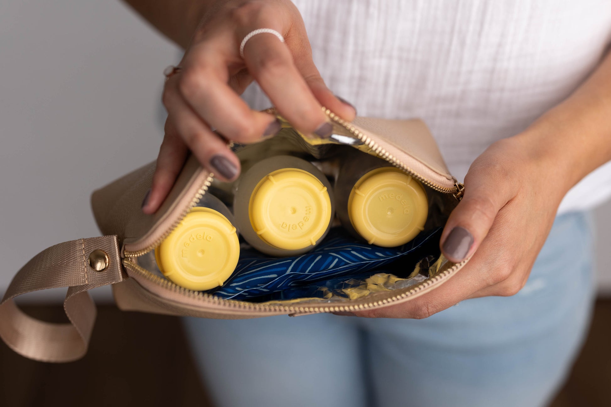 Breastmilk Cooler Bag with three (3) 5oz. containers for breastmilk and an ice pack.